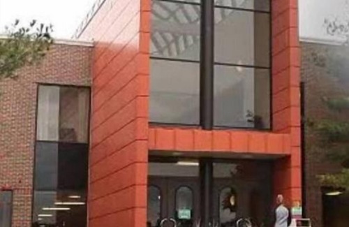 Ottumwa House | Blue Fern Hotel - Nestled Away Loft Space