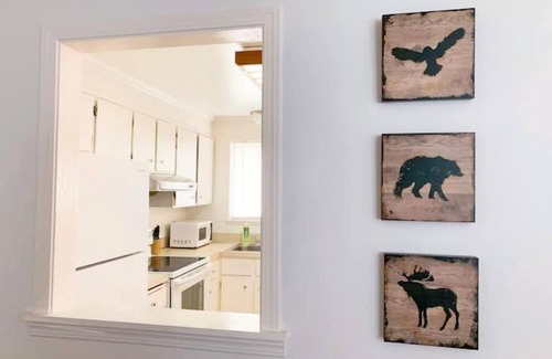 Hillendale House | "Blue Fern” in Historic Oregon City w/BBQ grill