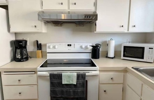 Hillendale House | "Blue Fern” in Historic Oregon City w/BBQ grill