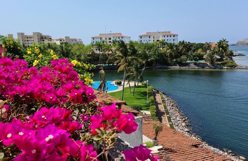 Ixtapa Apartment | Blue Flag Certified Beach, Marina, Golf, Sports, Gastronomy and Romance Relax