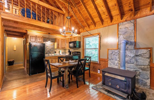 Lenoir Cabin | Blue Flower Cabin - 10 acres, private, hot tub, fire pit