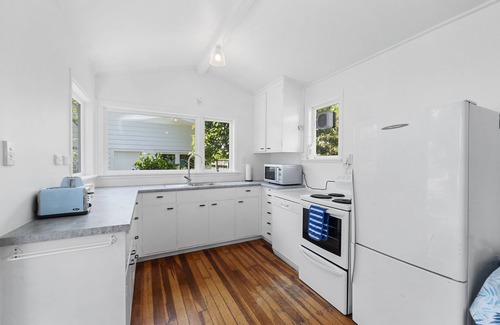 Waikanae House | Blue Gate Cottage - Waikanae Beach Holiday Home
