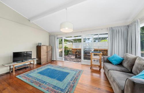 Waikanae House | Blue Gate Cottage - Waikanae Beach Holiday Home