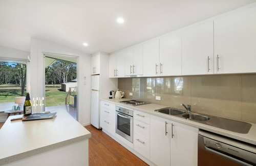 St. Georges Basin House | Blue Gum - Tranquil bush cottage on waterfront acreage with boat ramp