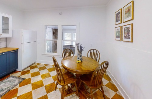 Johnson City House | Blue Haus with hot tub, shuffleboard, EV charger - walk to town & wineries