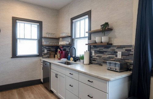 Sioux Falls House | Blue Haven | 2 bed 1 bath | Newly Remodeled