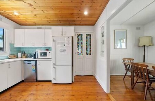 Charmhaven House | Blue Haven Gypsy Paradise - Cottage plus caravans