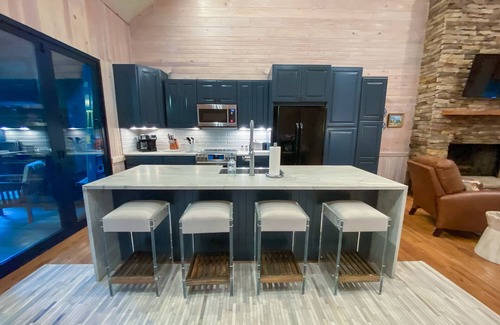Northport House | Blue Haven Lake House - Stay on Lake Tuscaloosa! Book for football! Hot Tub!