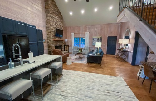 Northport House | Blue Haven Lake House - Stay on Lake Tuscaloosa! Book for football! Hot Tub!
