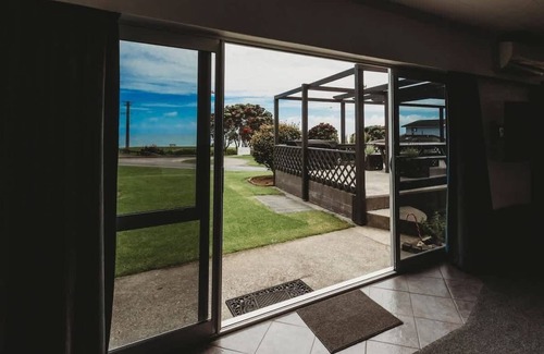 New Plymouth House | Blue Haven on Waterfront, New Plymouth