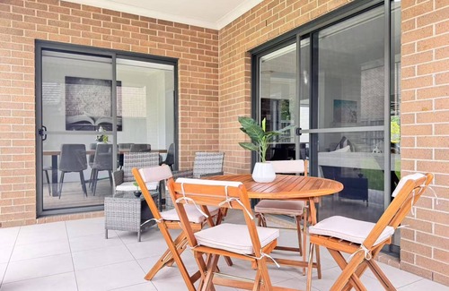 Penrith Villa | Blue Haven Retreat - Thornton Central 60