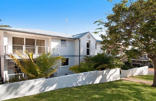 Terrigal Apartment | BLUE HAVEN | Short walk to beach, shops, cafes | Accom Holidays