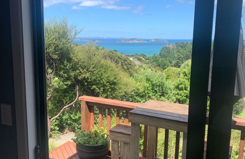 Colville House | Blue Haven - Stunning Views/Private/Pet Friendly/With Self Contained Cabin/Wi-Fi