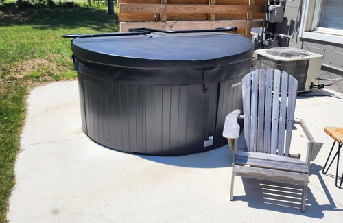 South Haven Condo | Blue Heaven #3- Hot tub- close to each and town