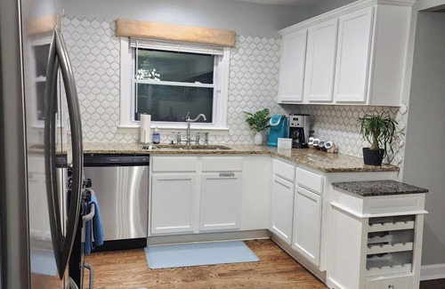 Belvedere Park House | Blue Heaven Cottage, Decatur, 19 min to Mercedes Benz Stad. Handicap accessible.
