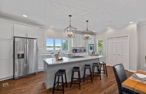 Mayhew House | Blue Heron Bliss by SoCharm | Waterfront Retreat