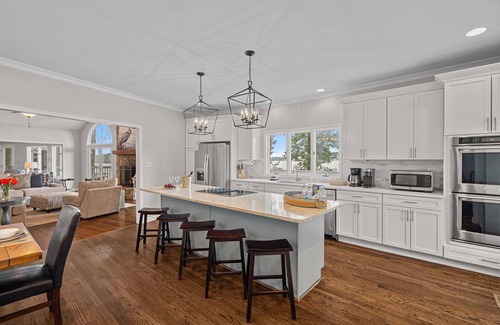 Mayhew House | Blue Heron Bliss by SoCharm | Waterfront Retreat