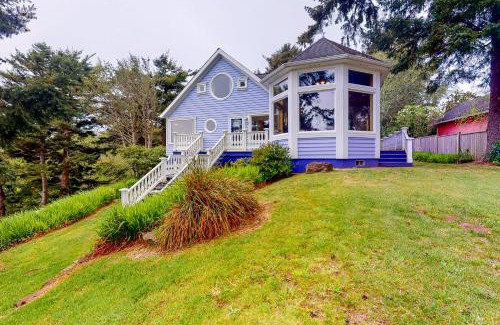 Newport House | Blue Heron Bluff