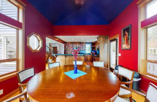 Newport House | Blue Heron Bluff