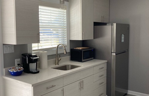 Colonial Beach Cottage | Blue Heron Cottage is cozy & convenient. Renovated March 2023!