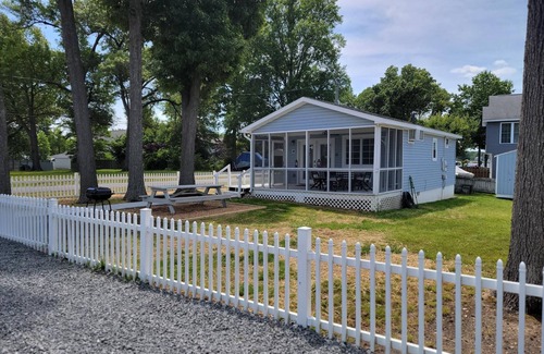 Colonial Beach Cottage | Blue Heron Cottage is cozy & convenient. Renovated March 2023!