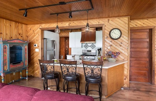 Bremen House | BLUE HERON COTTAGE at Lake of the Woods.