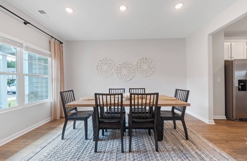 Lake Oconee House | Blue Heron Escape-Sleeps 7, PRIME location, Shuffleboard, Paddleboards + Pool!