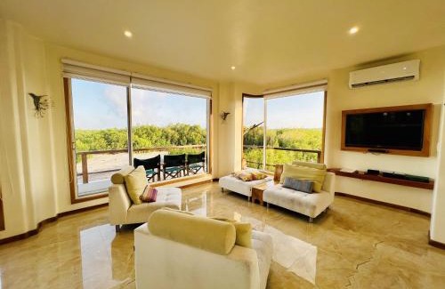 Bahia de la Academia Villa | Blue Heron Galápagos Villa