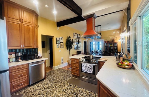 Columbia City Apartment | Blue Heron Manor: Historic charm centrally located