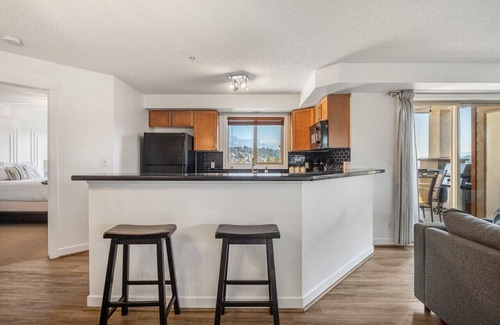 East Kootenay Apartment | Blue Heron Pointe | Lakeview | Pool | Hot Tub |Gym