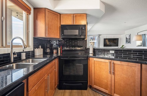 East Kootenay Apartment | Blue Heron Pointe | Lakeview | Pool | Hot Tub |Gym