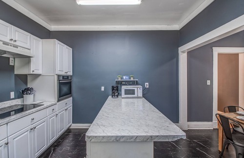 Memphis House | Blue Hideaway
