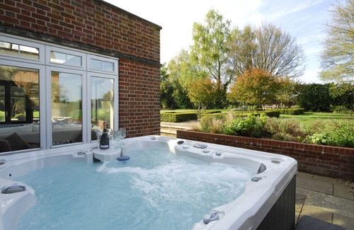 Maidensgrove House | Blue Hills - Heated Pool, hot Tub, Cinema Room