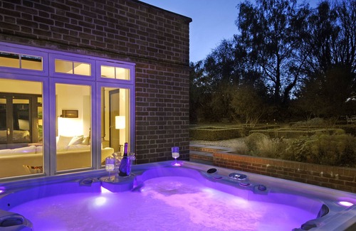 Maidensgrove House | Blue Hills - Heated Pool, hot Tub, Cinema Room