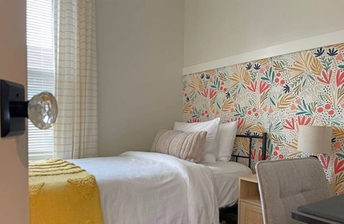 Lakeside House | Blue Honey Lakeside Cottage (No Cleaning Fees)