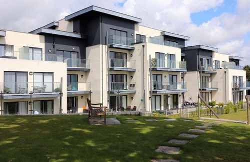 Sandown Apartment | Blue Horizon