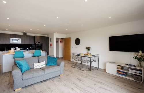 Sandown Apartment | Blue Horizon