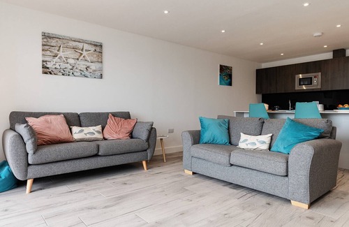 Sandown Apartment | Blue Horizon