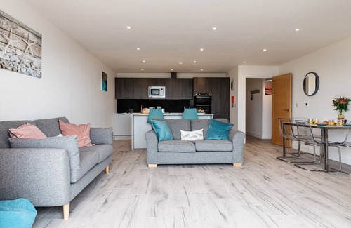 Sandown Apartment | Blue Horizon