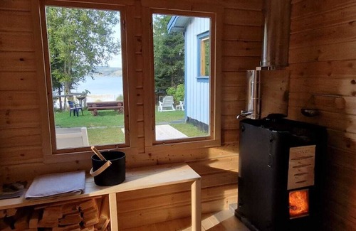Lakene House | Blue house by the lake