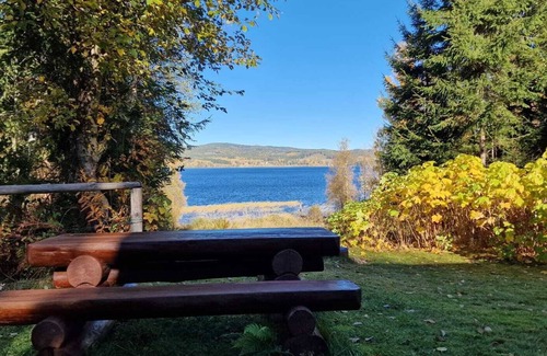 Lakene House | Blue house by the lake