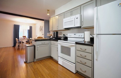 Sioux Falls House | Blue House Cozy Getaway