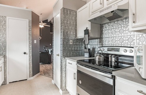 Greater Fondren Southwest House | Blue House Eclectic Living-Long Stays Welcome