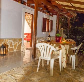 Drepano Apartment | Blue house