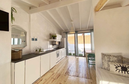 Provencals del Poblenou House | Blue house. House with private pool. Next to the beach