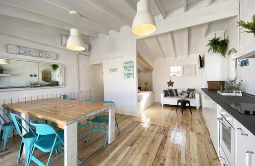 Provencals del Poblenou House | Blue house. House with private pool. Next to the beach