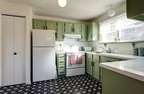 Mont-St-Hilaire Apartment | Blue House on the River