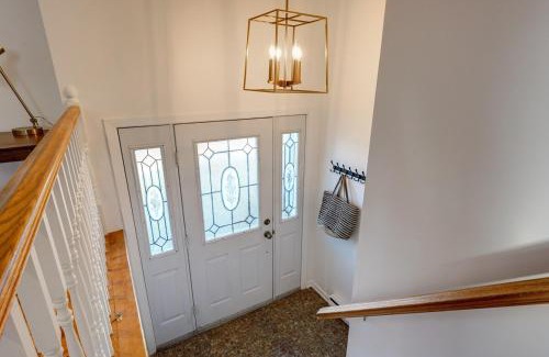 Mont-St-Hilaire Apartment | Blue House on the River