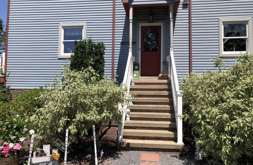 Middleburg House | Blue House on the Hill