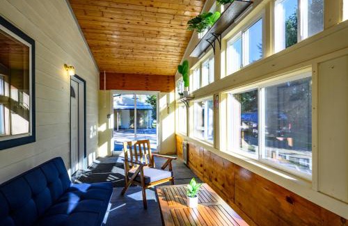 Central Oregon House | Blue House - private 2 bed, 2 bath home with garage